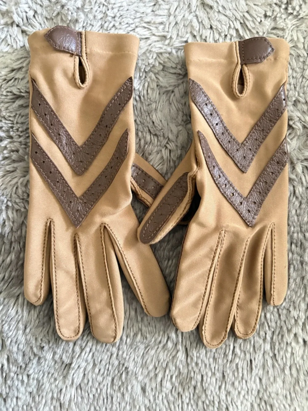 Tan Leather-Trimmed Gloves Vintage Isotoner Aris Women's  🧤 - Picture 2 of 4